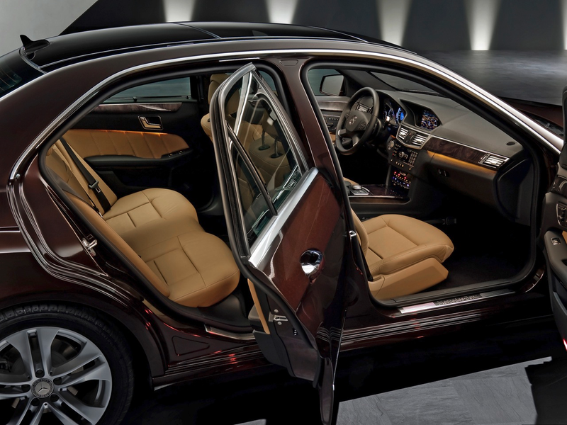 Illustration for article titled 2010 Mercedes E-Class: Mega Gallery